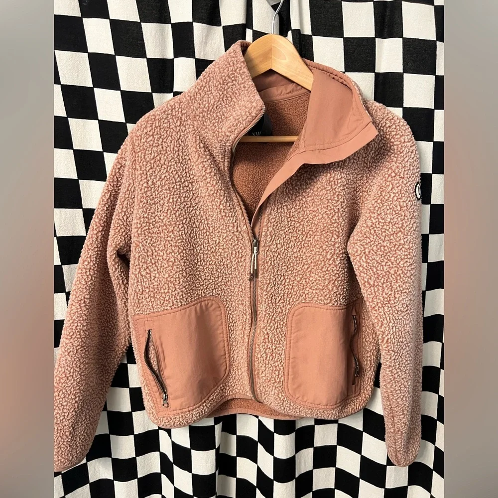 Vuori Women's Alpine Sherpa Jacket - Picture 7 of 16